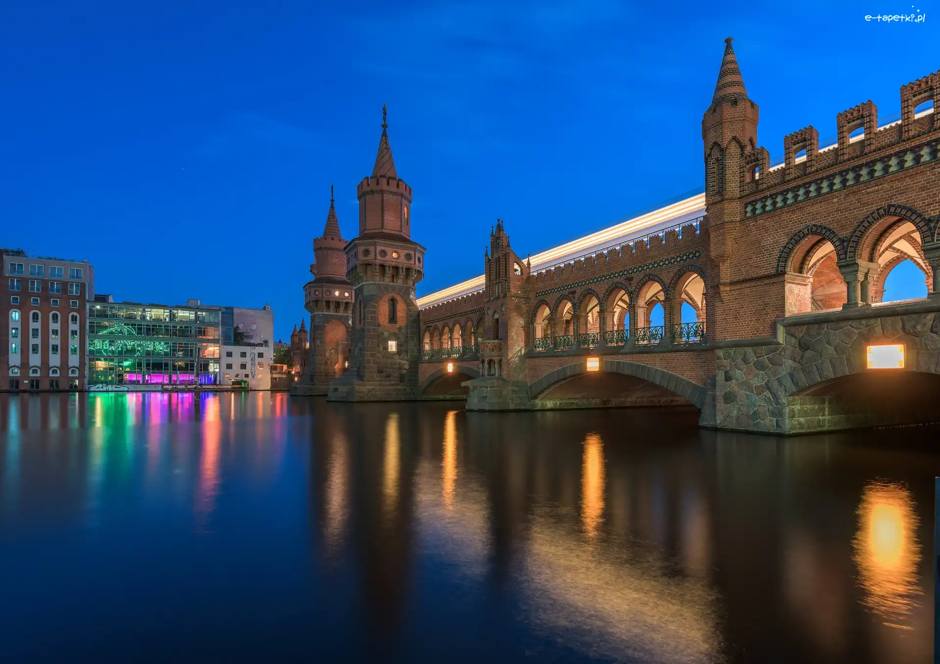 rzeka-berlin-niemcy-most-noc-budynki