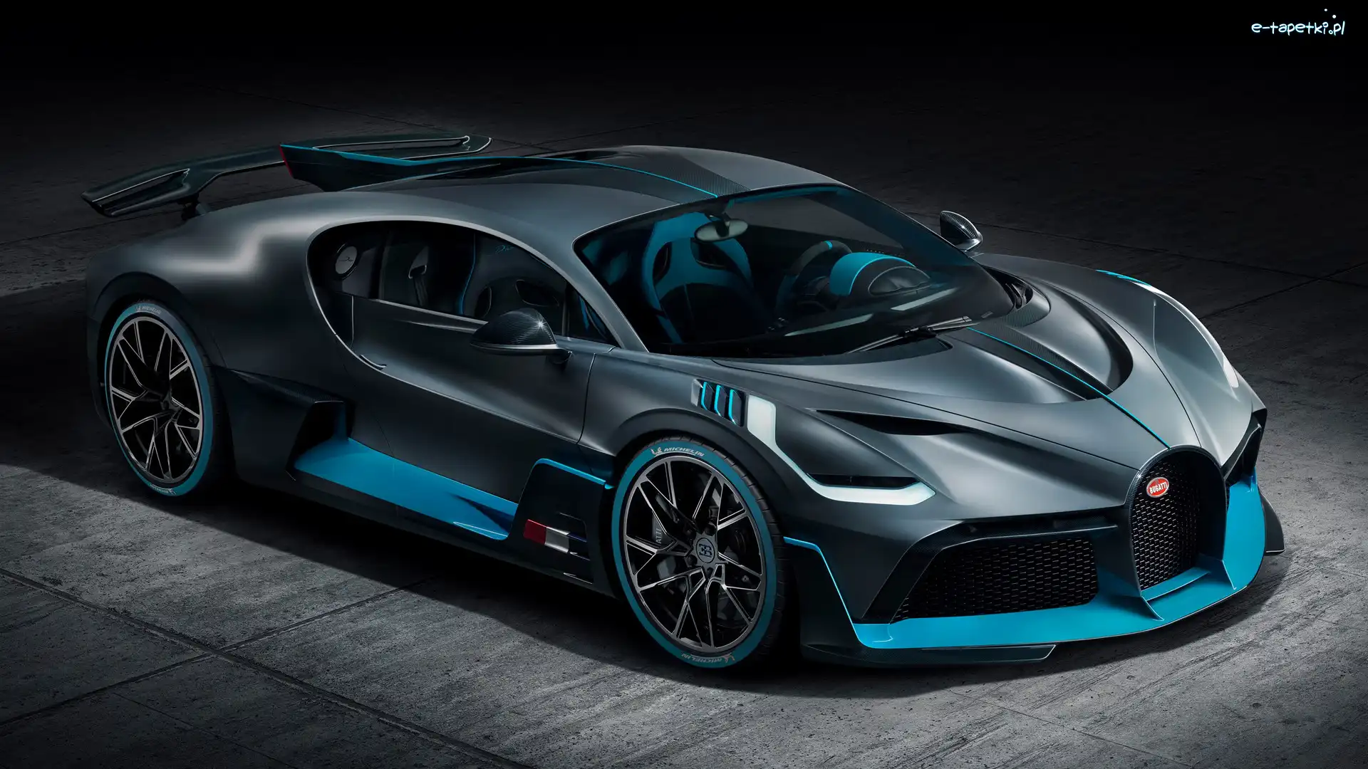 Bugatti Divo, Czarno-niebieskie