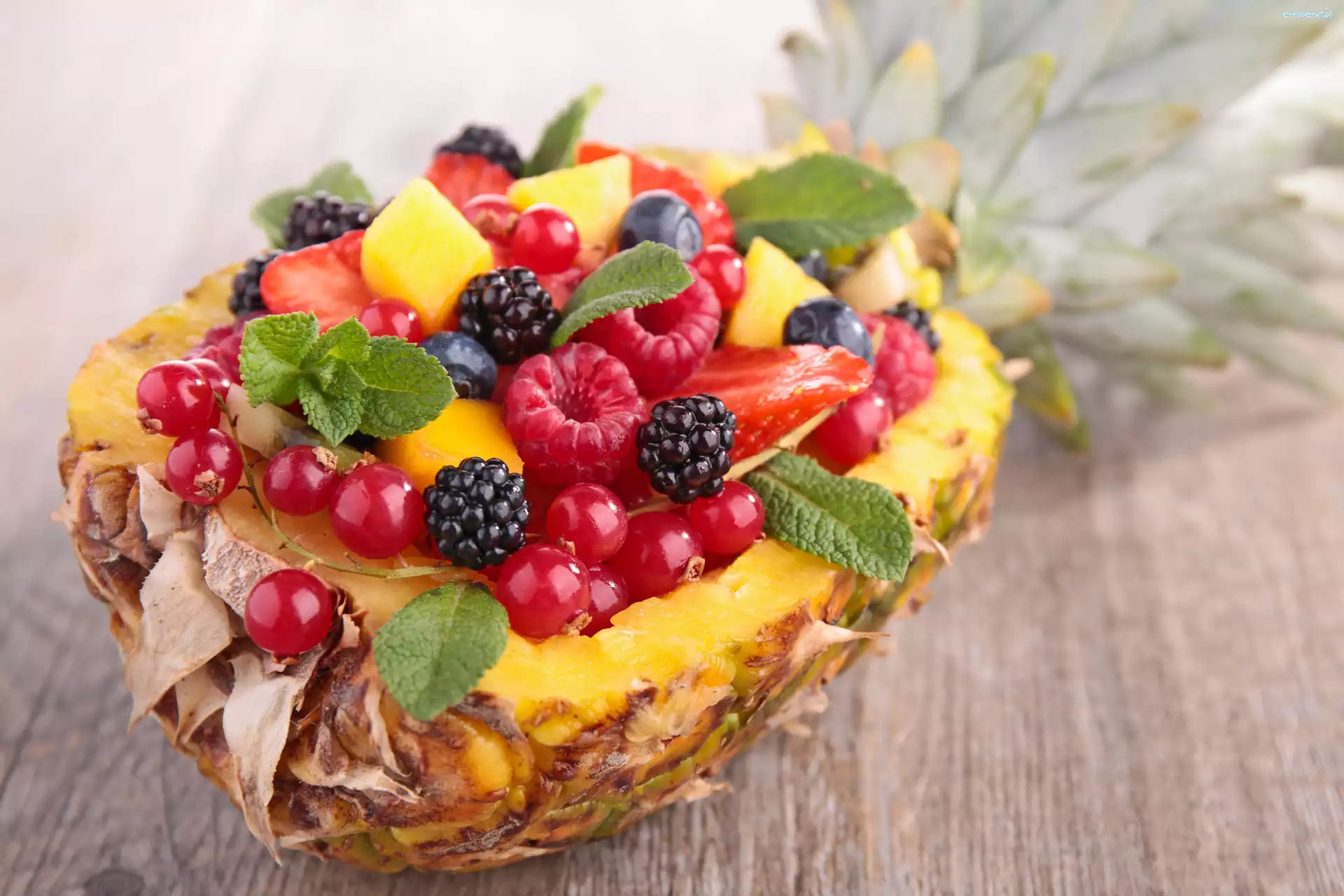 Ananas, Owoce