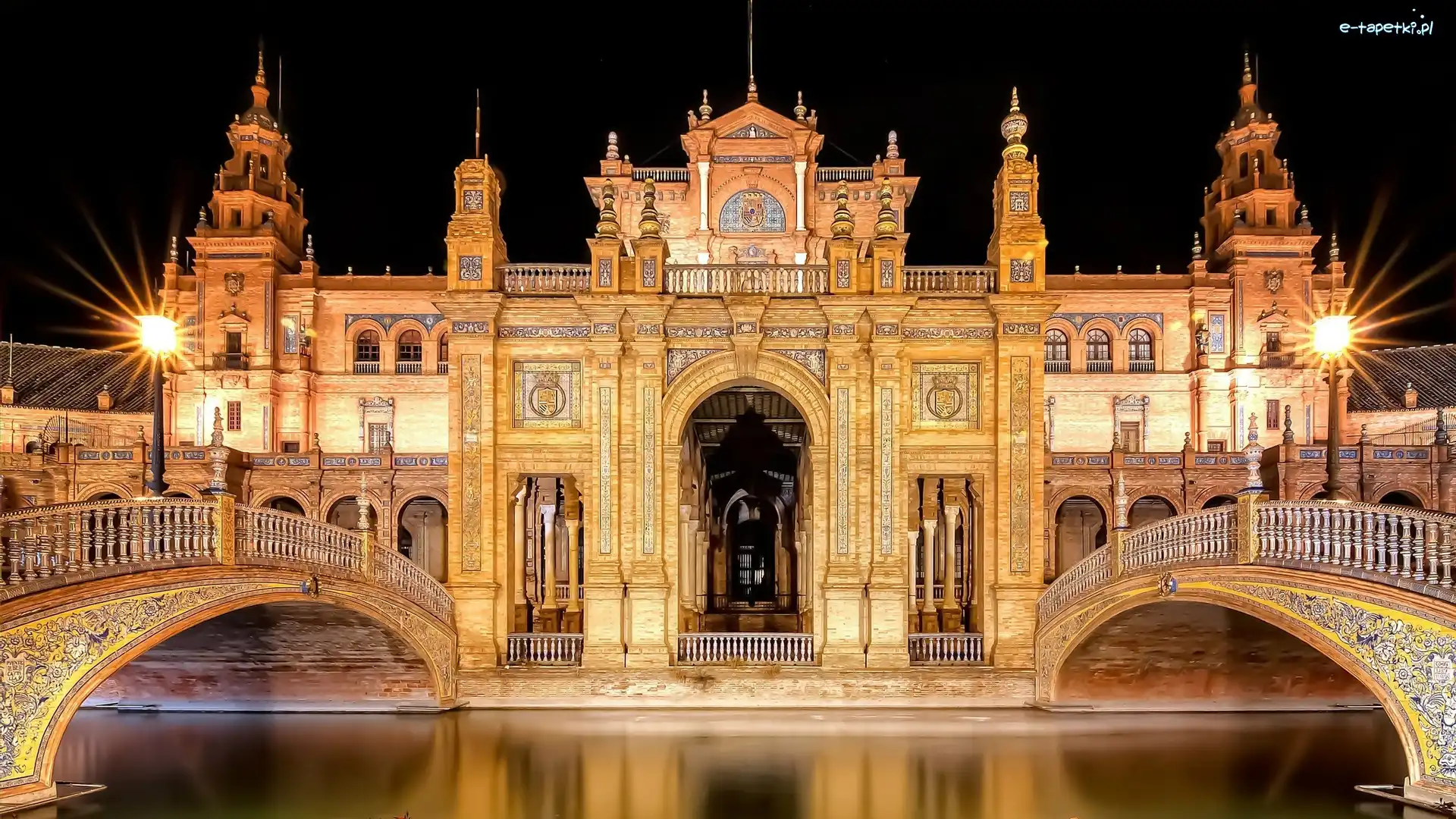 Noc, Plac Hiszpański, Plaza de Espana, Sewilla, Hiszpania, Most, Budynek