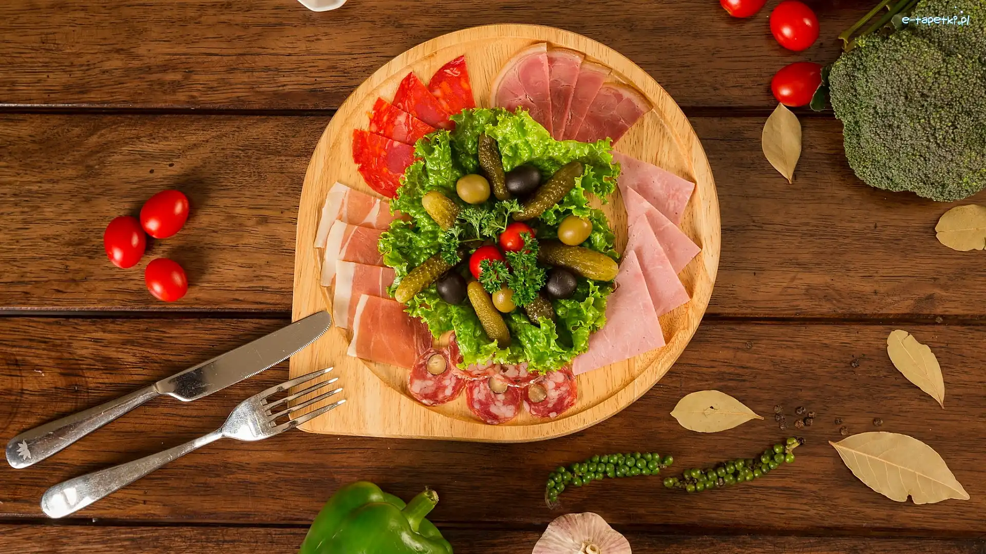Sztućce, Wędlina, Deski, Brokuł, Plasterki, Ogórki, Pomidorki, Deska