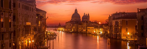 Bazylika św. Marka, Wenecja, Chmury, Zachód słońca, Kanał Canal Grande, Światła, Łodzie, Włochy