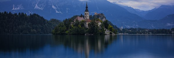 Odbicie, Jezioro Bled, Wysepka, Wyspa Blejski Otok, Słowenia, Mgła, Kościół Wniebowzięcia Marii Panny