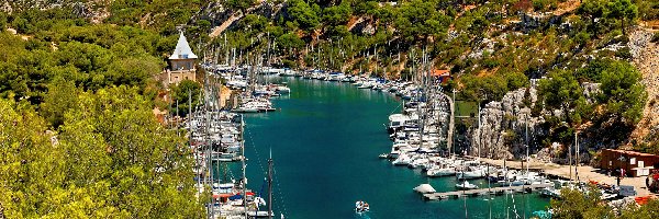 Łodzie, Wzgórza, Jachty, Budynki, Zatoka Calanque de Port-Miou, Francja