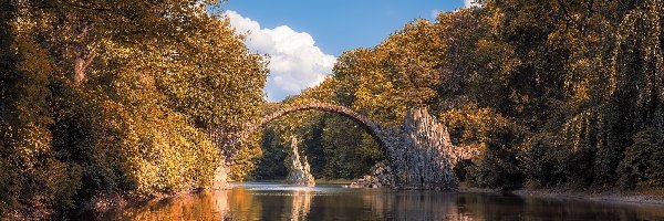 Jezioro Rakotz, Park Rododendronów Kromlau, Kamienny, Saksonia, Niemcy, Most Diabła, Most łukowy