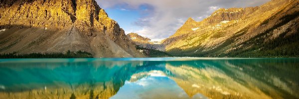 Chmury, Jezioro Bow Lake, Góry Canadian Rockies, Odbicie, Park Narodowy Banff, Kanada