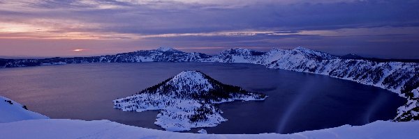 Wyspa Czarodzieja, Zima, Jezioro Kraterowe, Wschód słońca, Stan Oregon, Stany Zjednoczone