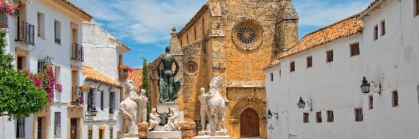 Domy, Kordoba, Kościół Santa Marina, Andaluzja, Hiszpania, Posągi, Plac