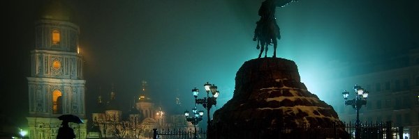 Noc, Ukraina, Kijów, Posąg