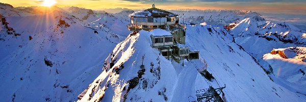 Śnieg, Góry Alpy Zachodnie, Góra Schilthorn, Kanton Berno, Szwajcaria, Zima, Restauracja Piz Gloria