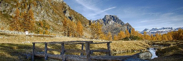 Mostek, Rzeka Buscagna, Jesień, Park przyrody Alpe Veglia i Alpe Devero, Włochy, Drewniany, Góry