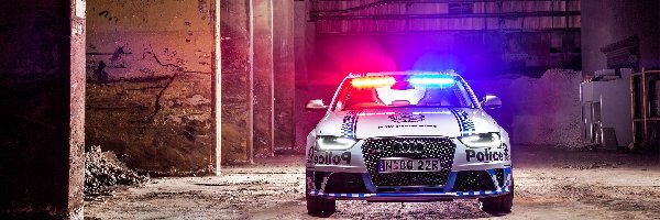 Policyjny, 2015, Audi RS4 Avant, Samochód