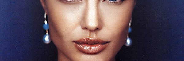 niebieskie oczy, Angelina Jolie