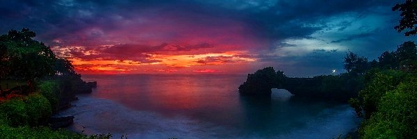 Morze Balijskie, Wyspa Lombok, Rośliny, Skała, Prowincja Nusa Tenggara, Niebo, Zachód Słońca, Indonezja