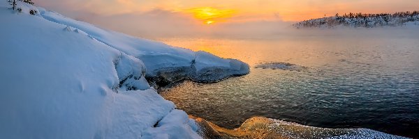 Rosja, Mgła, Wschód słońca, Jezioro Ładoga, Zima, Karelia, Drzewa