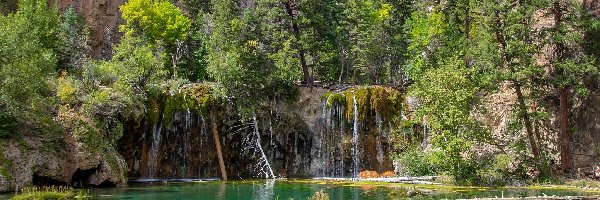 Jezioro Hanging Lake, Stan Kolorado, Zieleń, Skały, Glenwood Canyon, Wodospady, Drzewa, Stany Zjednoczone