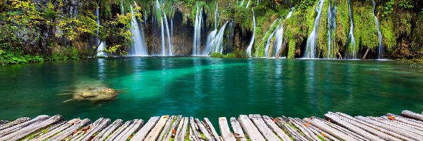 Chorwacja, Drzewa, Pomost, Skały, Wodospad, Park Narodowy Jezior Plitwickich, Jezioro