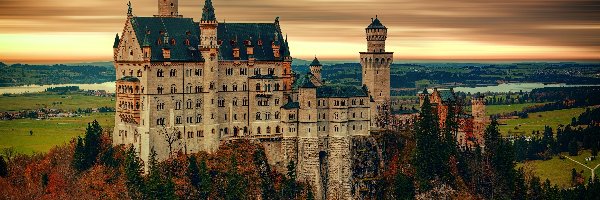 Las, Bawaria, Wzgórze, Zachód słońca, Zamek Neuschwanstein, Drzewa, Jesień, Niemcy