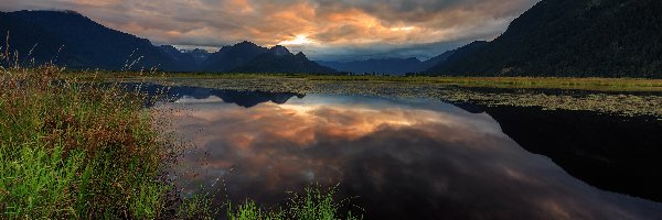 Góry, Chmury, Jezioro Pitt Lake, Kanada, Prowincja Kolumbia Brytyjska