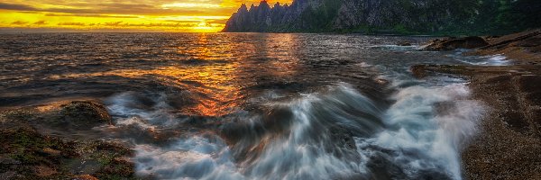Wyspa Senja, Zachód słońca, Tungeneset, Norwegia, Morze, Góry