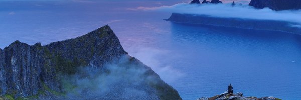 Wyspa Senja, Góry, Szczyt Husfjellet, Norwegia, Morze, Zachód słońca