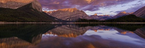 Drzewa, Upper Kananaskis Lake, Kanada, Prowincja Alberta, Góry, Chmury, Odbicie, Jezioro