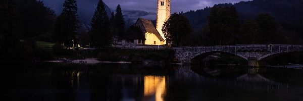 Jezioro Bohinj, Kościół św Jana, Most, Drzewa, Gmina Bohinj, Słowenia
