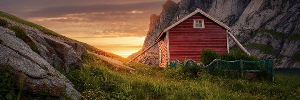 Zachód słońca, Wieś Reine, Dom, Góry, Lofoty, Norwegia