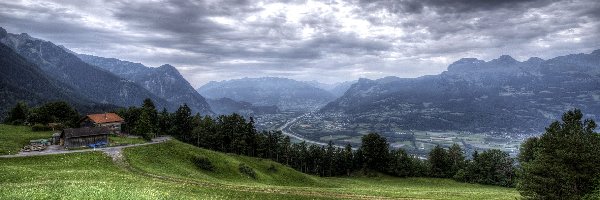 Szwajcaria, Liechtenstein, Granica, Rzeka Ren, Ciemne chmury, Lasy, Gmina Triesen, Domy, Alpy, Drzewa, Góry, Dolina Renu