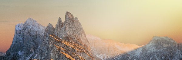 Rezerwat przyrody Puez-Geisler, Alpy, Włochy, Łąki, Szczyty, Śnieg, Masyw Odle, Góry, Dolomity, Prowincja Bolzano