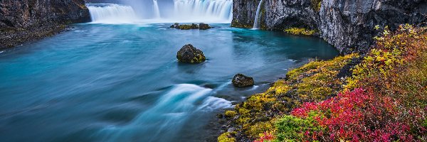 Wodospad Godafoss, Rośliny, Rzeka Skjlfandafljt, Islandia, Skały