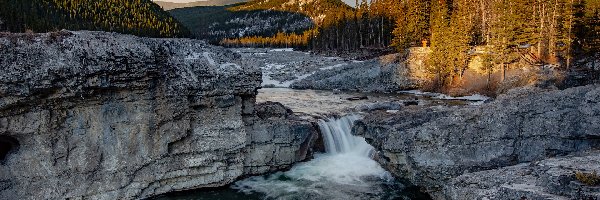 Kanada, Rzeka Elbow River, Drzewa, Elbow Falls, Wodospad, Alberta, Góry