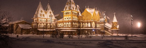Muzeum, Pałac cara Aleksego Michajłowicza, Śnieg, Padający, Zima, Rosja, Moskwa, Oświetlony, Kolomenskoye