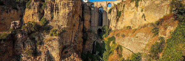 Wąwóz Tajo, Domy, Hiszpania, Andaluzja, Miasto Ronda, Most Puente Nuevo, Prowincja Malaga, Skały