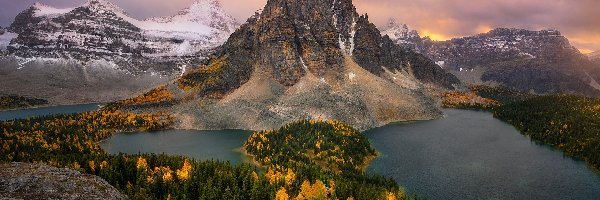 Jesień, Park Prowincjonalny Mount Assiniboine, Góra Mount Assiniboine, Kolumbia Brytyjska, Kanada, Góry, Jeziora