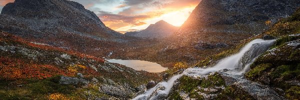 Norwegia, Romsdalen, Jezioro, Dolina, Góry, Skały, Potok