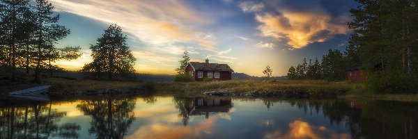 Dom, Jezioro Vaeleren, Norwegia, Ringerike, Łódka, Drzewa, Odbicie, Chmury
