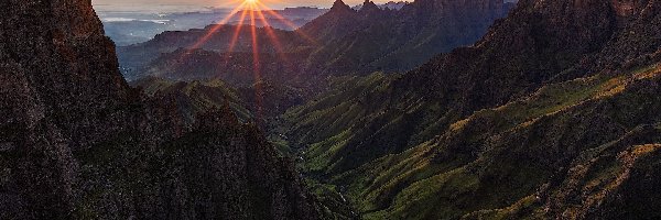 Góry Smocze, Skały, Dolina, Republika Południowej Afryki, Promienie słońca