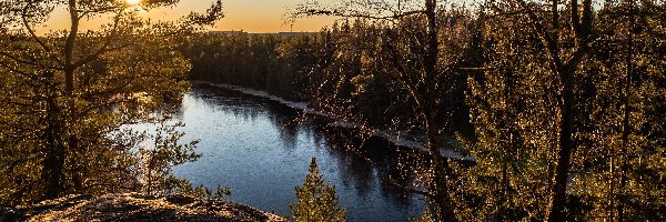 Jezioro Ringnestjerna, Drzewa, Skała, Norwegia, Słońce