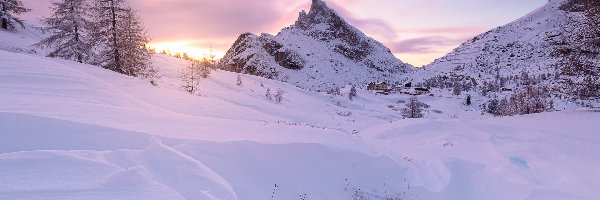 Przełęcz, Góry, Włochy, Wschód słońca, Dolomity, Falzarego Pass, Drzewa, Zima