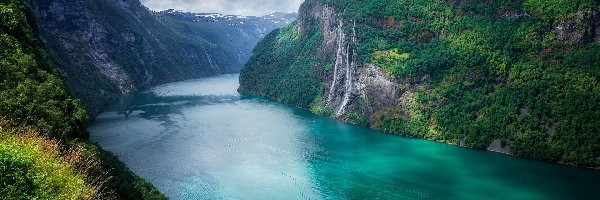 Wodospad, Fiord, Geirangerfjord, Lasy, Góry, Norwegia