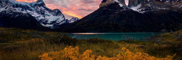 Chmury, Jesień, Park Narodowy Torres del Paine, Cordillera del Paine, Chile, Masyw, Jezioro, Patagonia, Torres del Paine, Góry, Zachód słońca