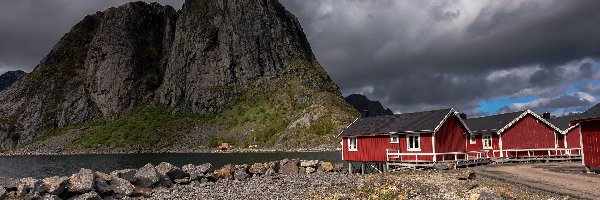 Norwegia, Góry, Lofoty, Domy, Czerwone