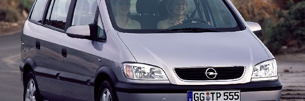 Dwie Kobiety, Opel Zafira