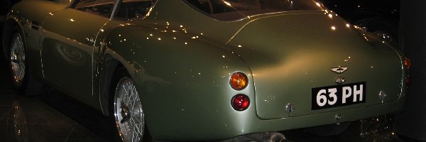 Aston Martin, światła, koła , bagażnik, opony