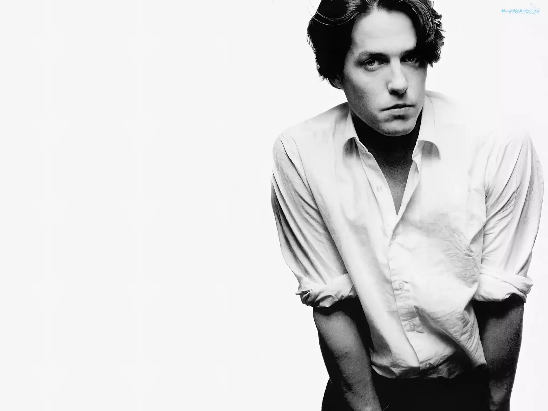 Białe, Czarno, Hugh Grant