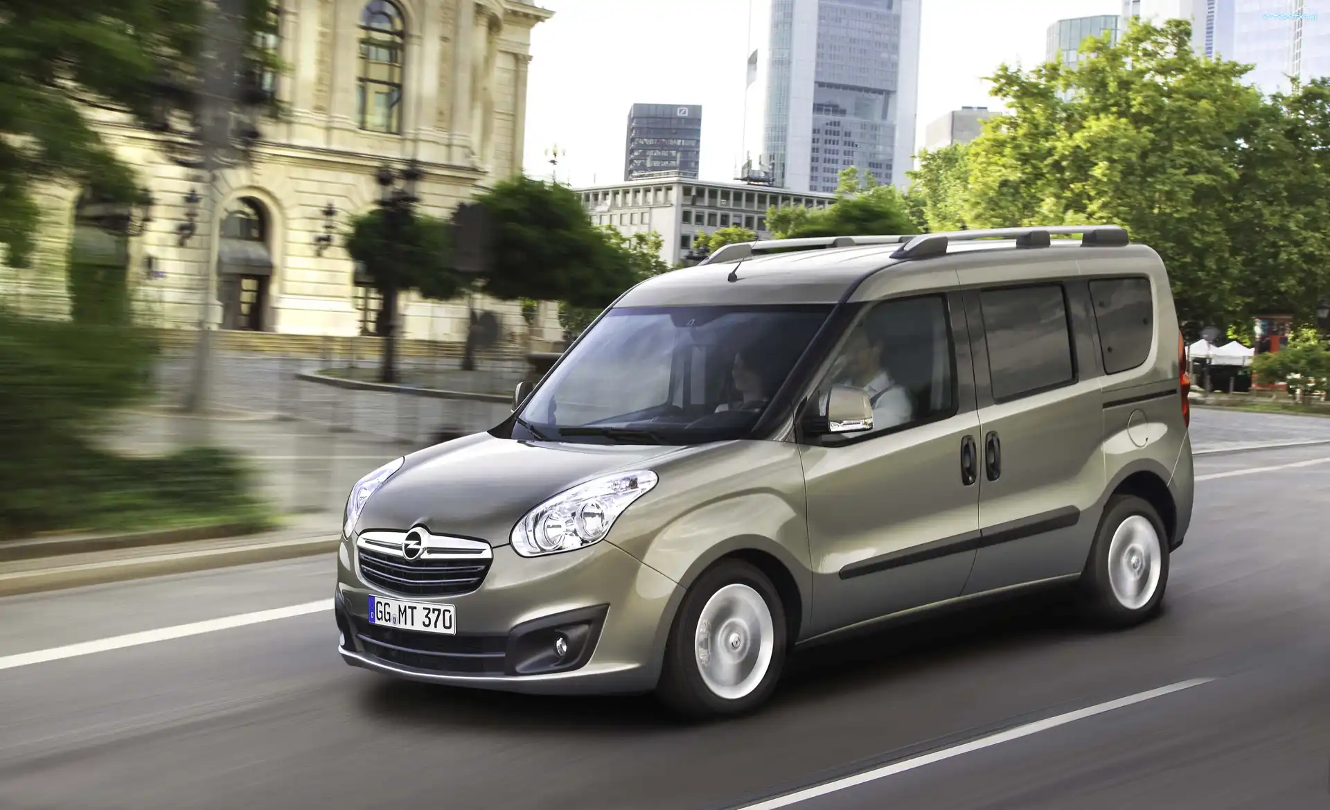Budynki, Droga, Opel Combo