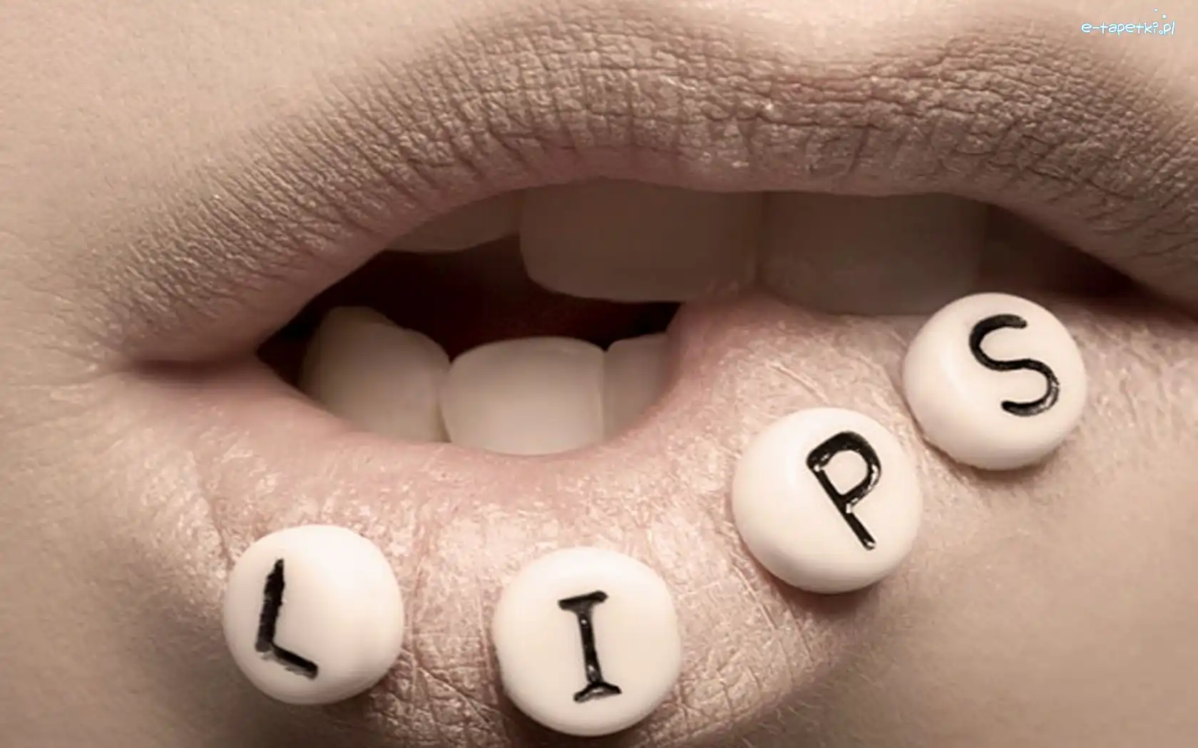 Lips, Napis, Usta