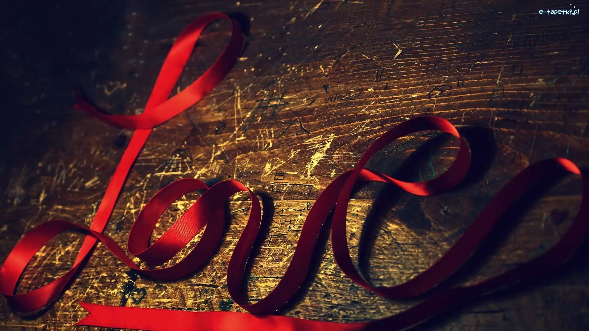 Love, Napis, Wstążka