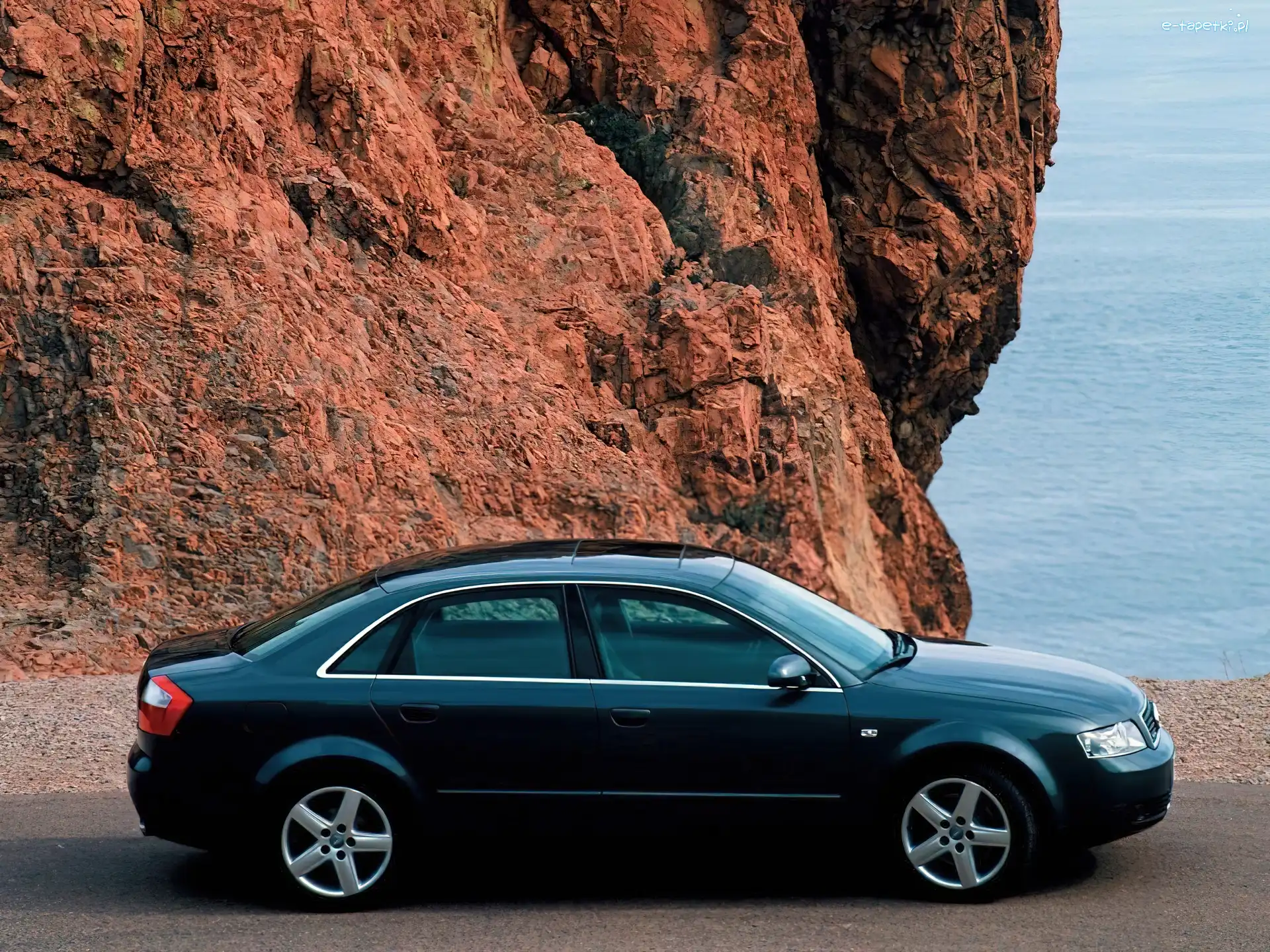 Sedan, Audi A4, Czarne